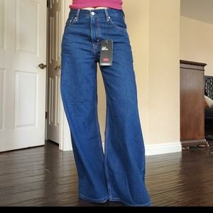 Levi's premium LOOSE WIDE LEG low pitch,  midrise, ultra wide jeans